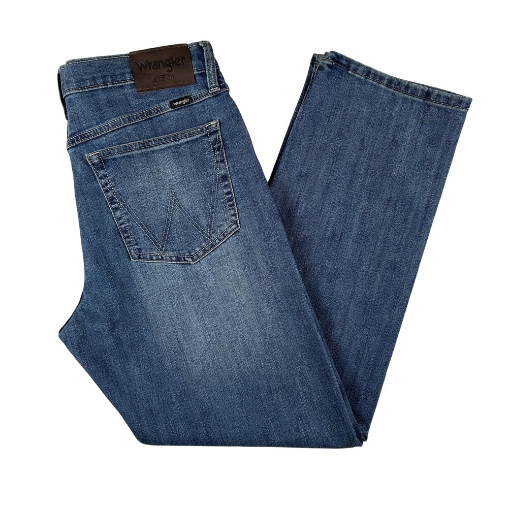 Wrangler Jeans Mens 33x30 Regular Fit Straight Leg Blue Stretch Denim Zip Fly